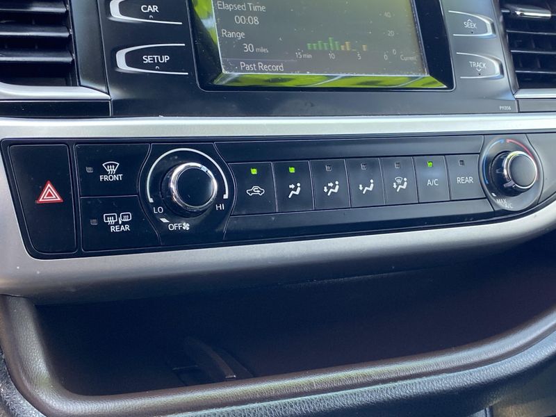 Used 2018 Toyota Highlander LEImage 21