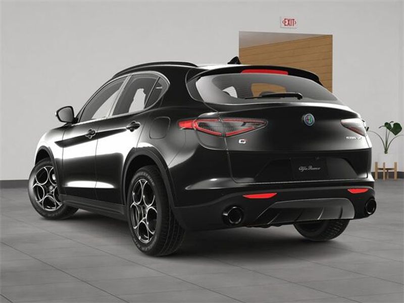 2025 Alfa Romeo Stelvio Sprint photo 4