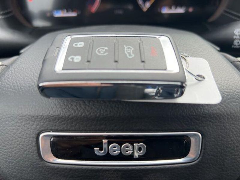 2025 Jeep Grand Cherokee L Altitude X 4x4