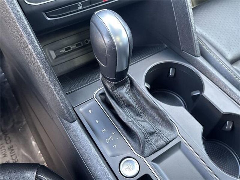 Used 2020 Volkswagen Atlas Cross Sport 2.0T SE w/TechnologyImage 29