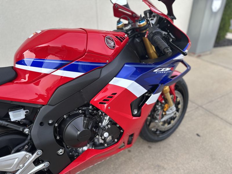 2025 Honda CBR1000RRR FIREBLADE SPImage 7