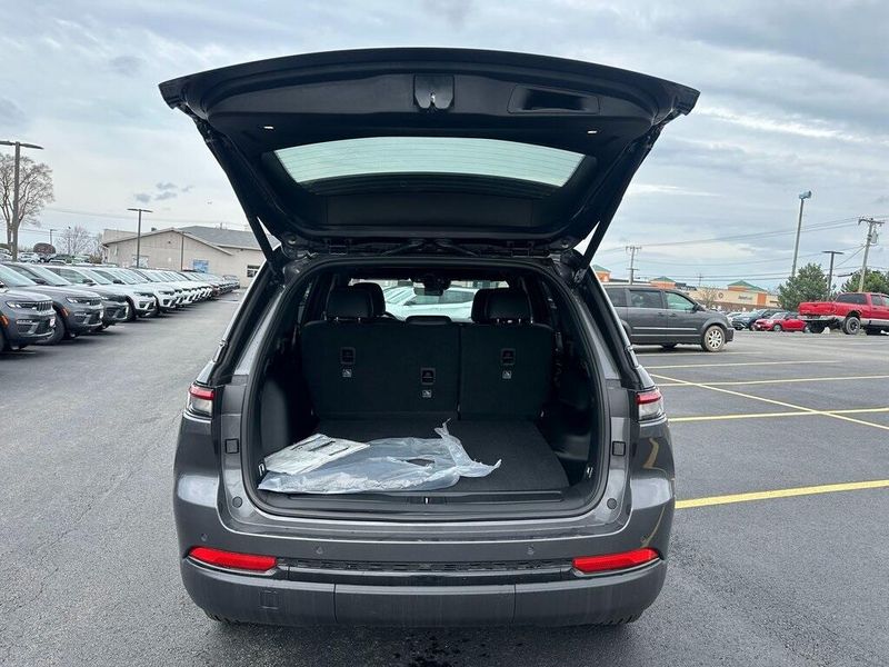 2025 Jeep Grand Cherokee Altitude X 4x4Image 11