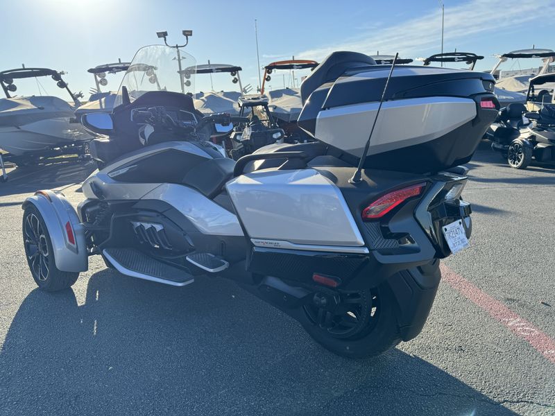 2023 Can-Am SPYDER RT LIMITED HYPER SILVER PLATINUMImage 8