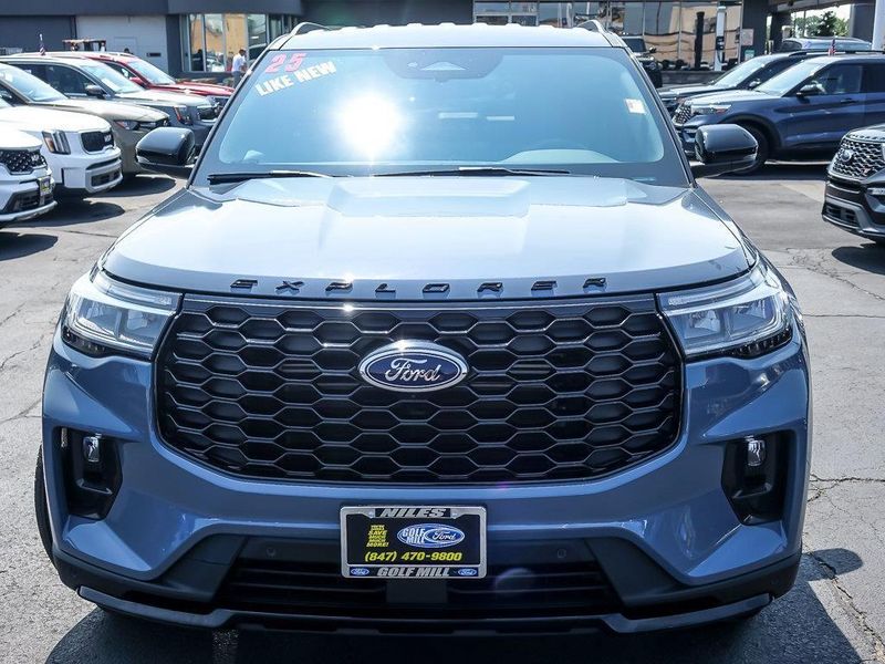 2025 Ford Explorer ST-Line photo 3