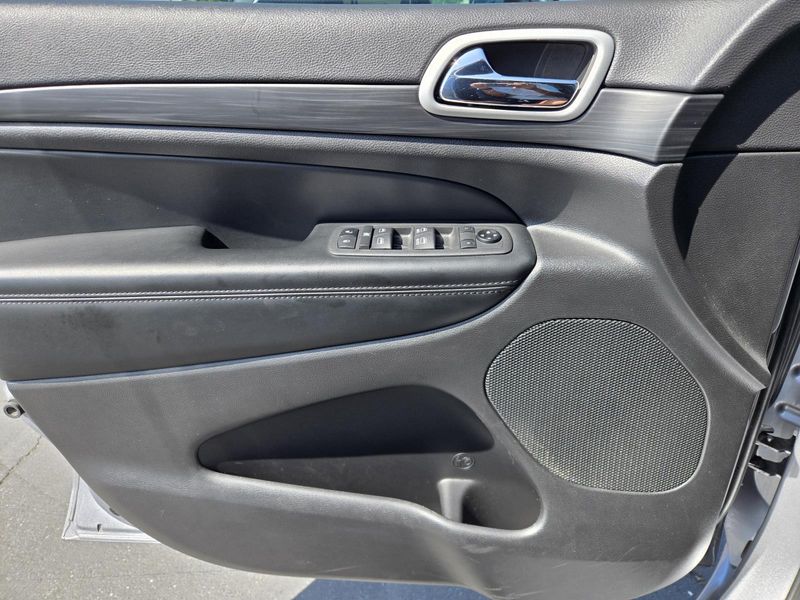 Used 2021 Jeep Grand Cherokee Laredo X 4x4