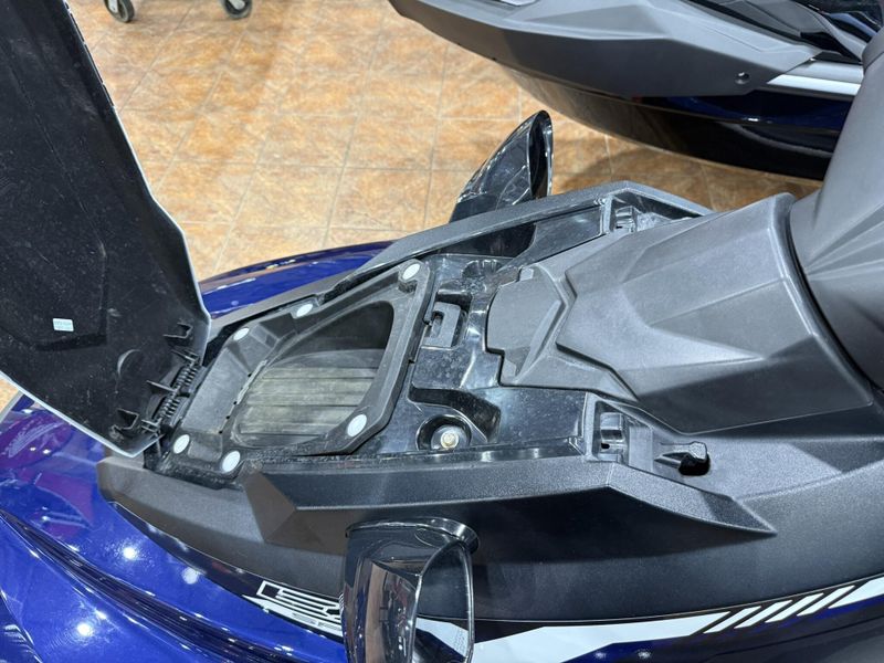 Used 2018 Yamaha EX SPORT-YACHT BLUE&sol;WHITE Image 6