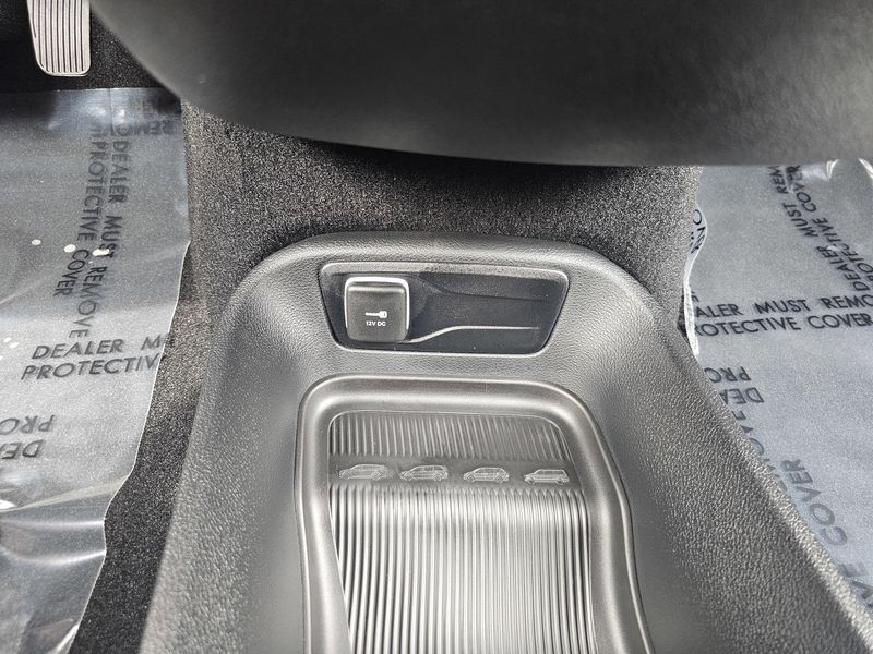 2025 Chrysler Pacifica SelectImage 24