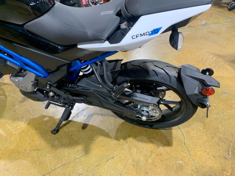 New 2025 CFMOTO 300NK Image 14