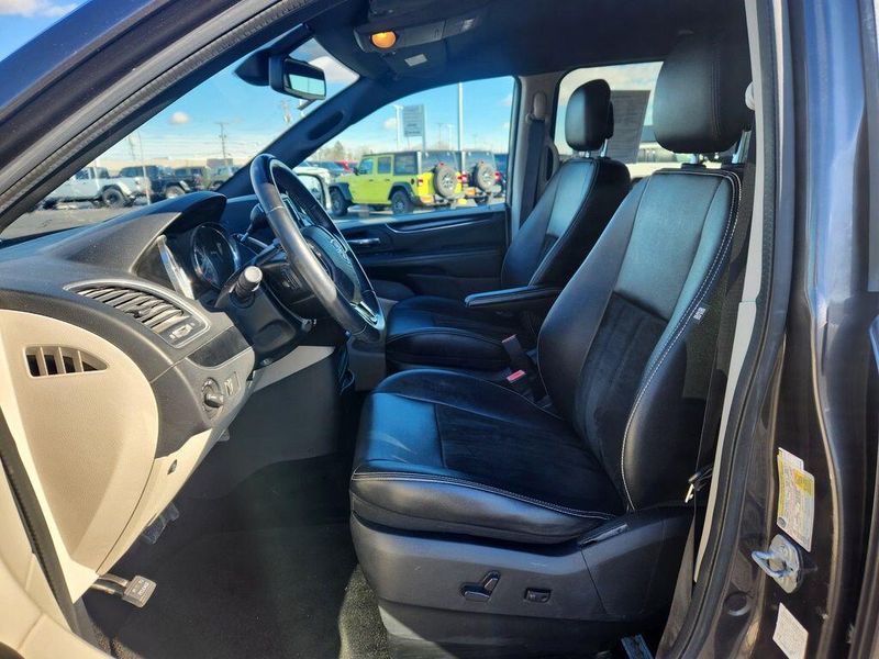 2019 Dodge Grand Caravan SXTImage 18