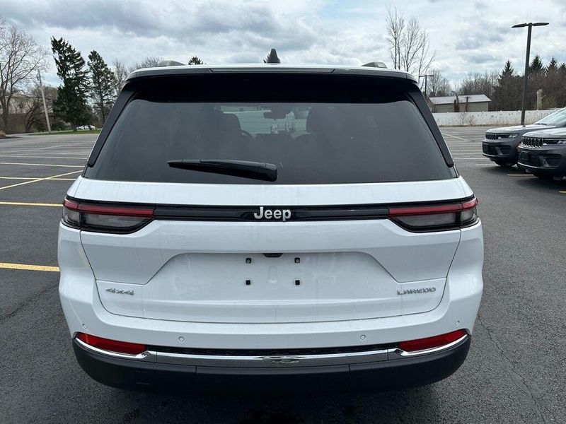 2025 Jeep Grand Cherokee Laredo X 4x4Image 9
