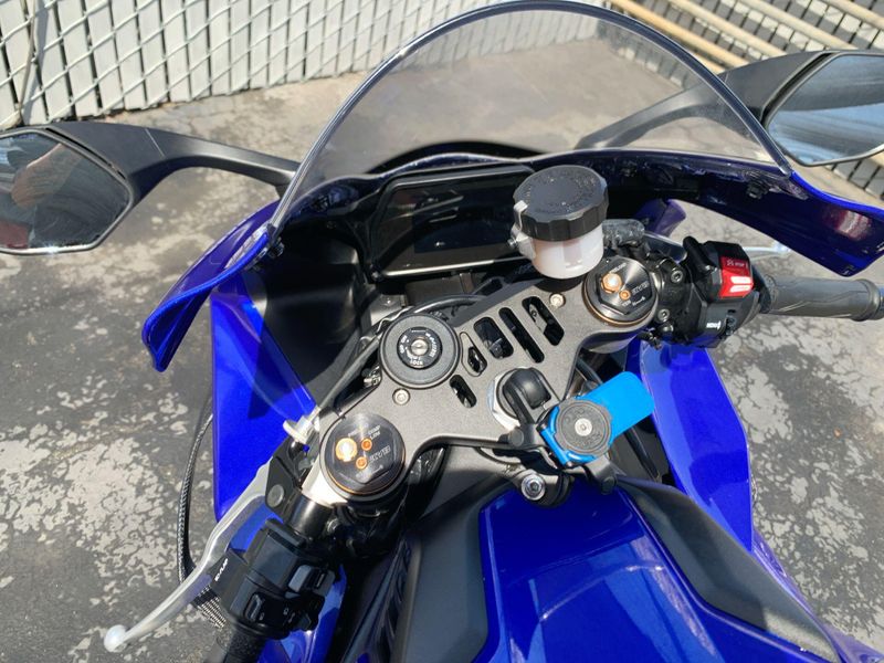 Used 2025 Yamaha YZF-R1 CA Image 18