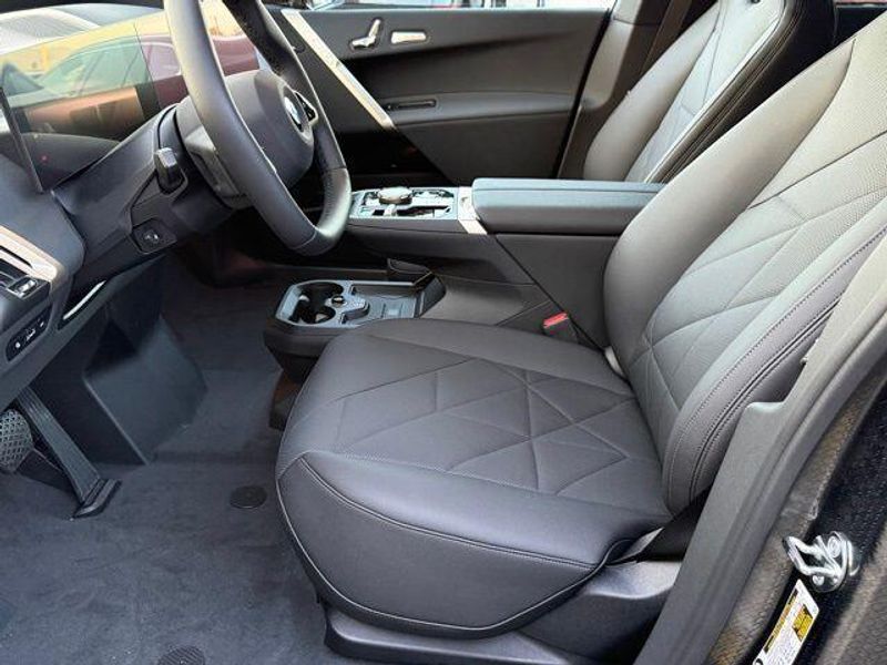 New 2026 BMW iX xDrive45Image 17