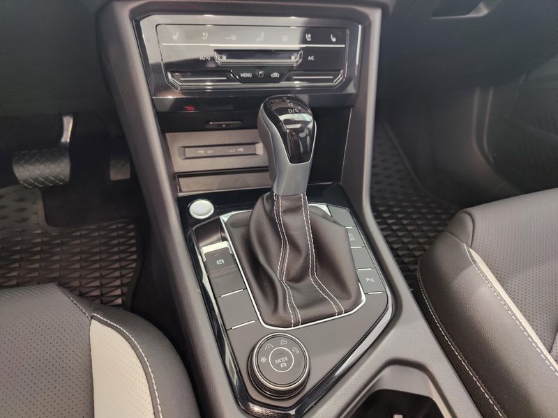 Used 2025 Volkswagen Taos SEL AWD w/Sunroof/NavImage 19