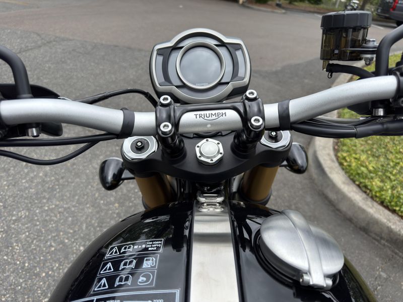 2025 Triumph Scrambler 1200 XE - SAPPHIRE BLACK 
