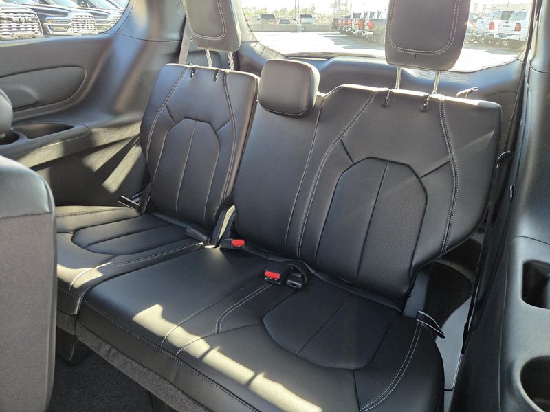 New 2026 Chrysler Pacifica Select FWD