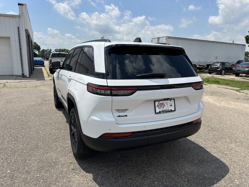 2024 Jeep Grand Cherokee Altitude X 4x4Image 6