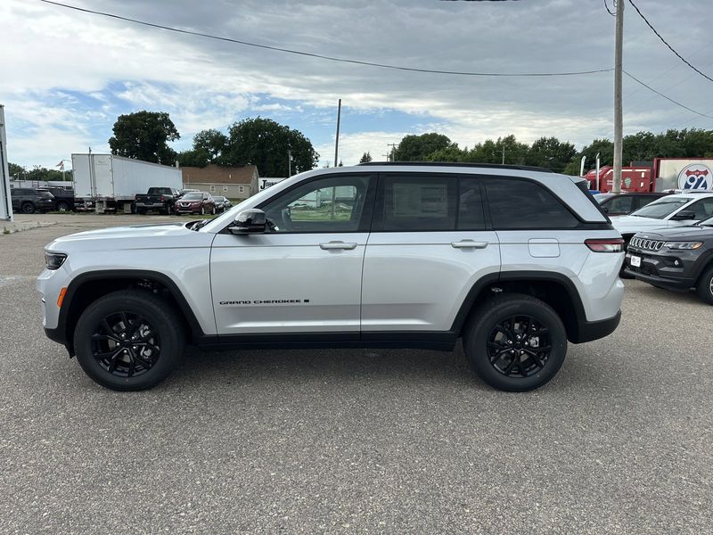 2024 Jeep Grand Cherokee Altitude X 4x4Image 5