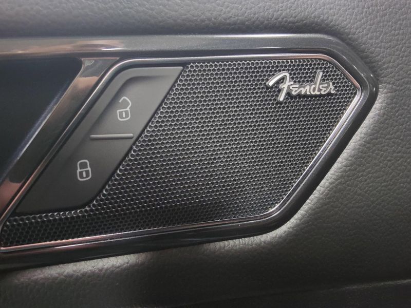 Used 2024 Volkswagen Tiguan AWD SEL R-Line w/Sunroof/NavImage 6