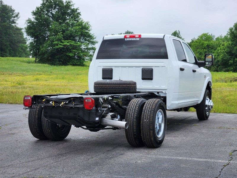 2024 RAM 3500 Tradesman Crew Cab Chassis 4x4 60