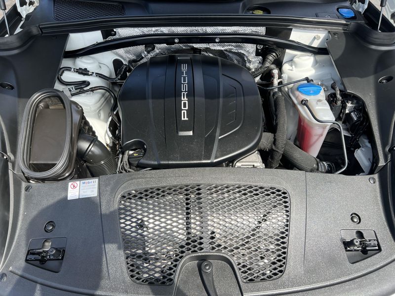 Used 2017 Porsche Macan BaseImage 28