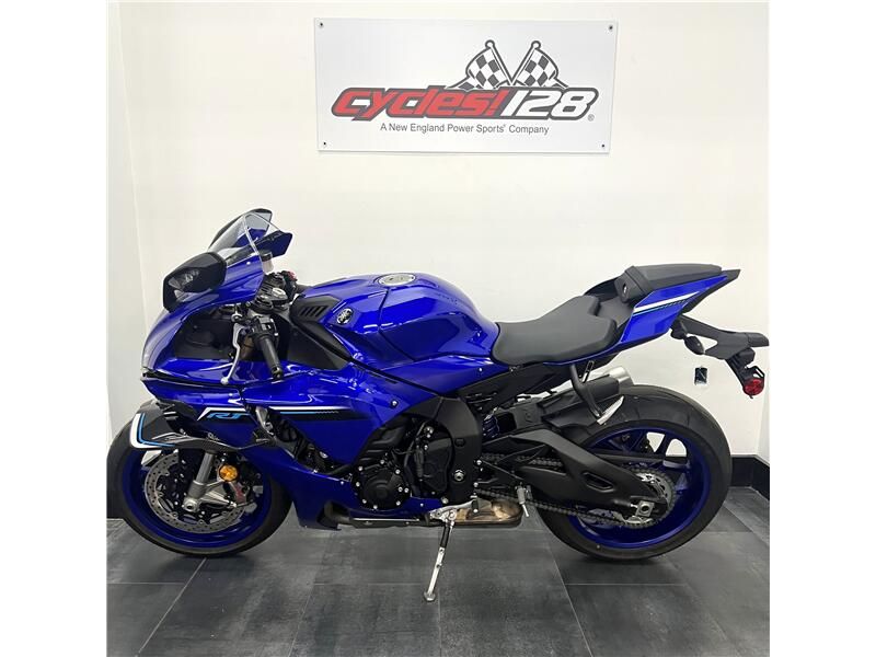 Used 2025 Yamaha YZFR1 Image 4
