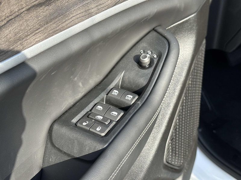 New 2026 Jeep Grand Cherokee Laredo Altitude 4x4