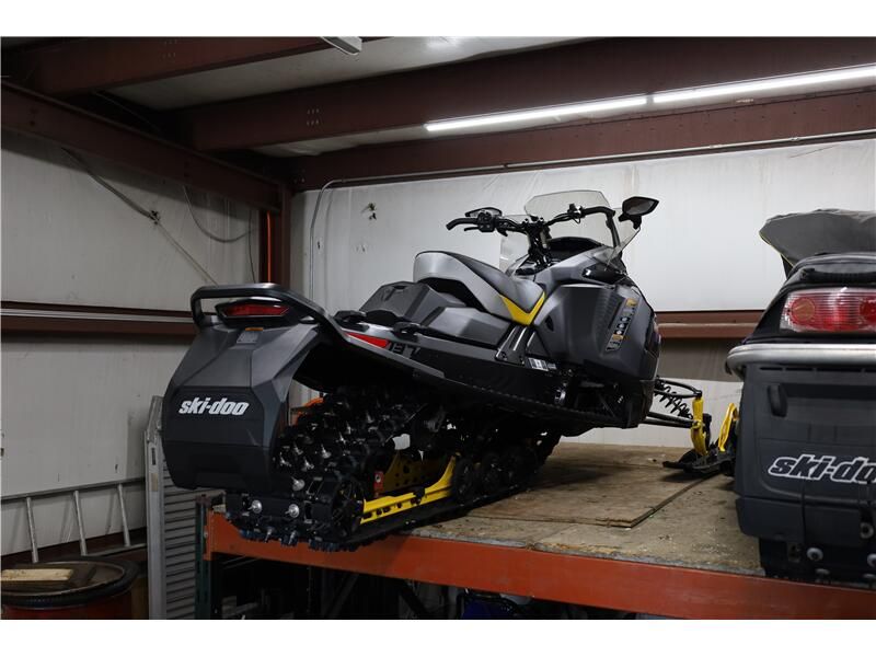 Used 2024 Ski-Doo Renegade&sup2; Adrenaline With Enduro Package 850 E-TEC&sup2; 137 1.25 Image 3