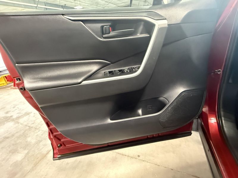 Used 2019 Toyota RAV4 LEImage 22