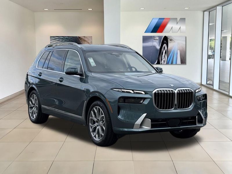 2025 BMW X7 xDrive40iImage 4