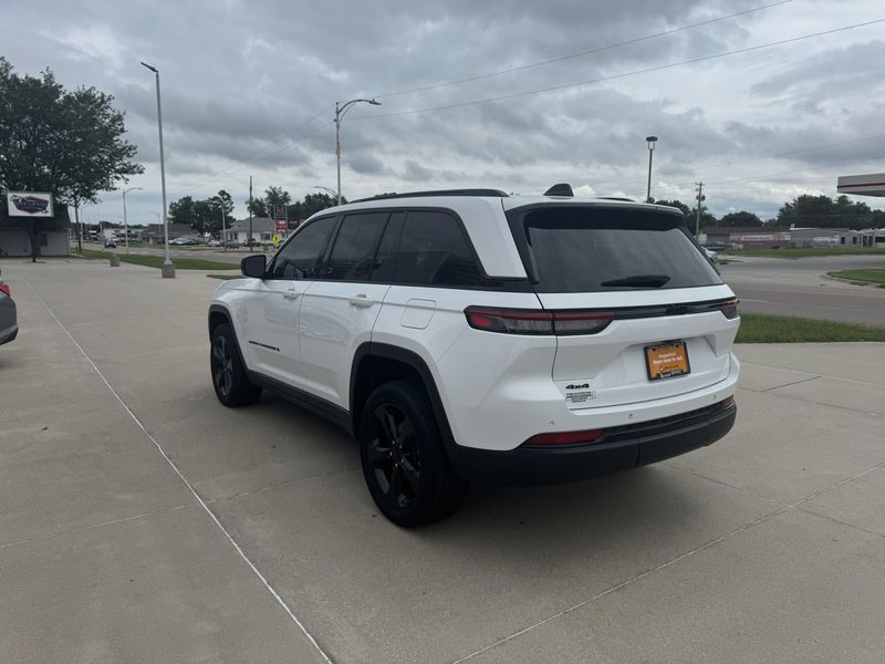 Used 2022 Jeep Grand Cherokee AltitudeImage 6