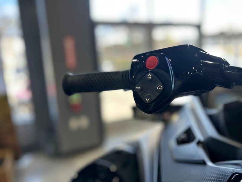 New 2025 Sea-Doo RXT-X 325 (SOUND SYSTEM) Image 18