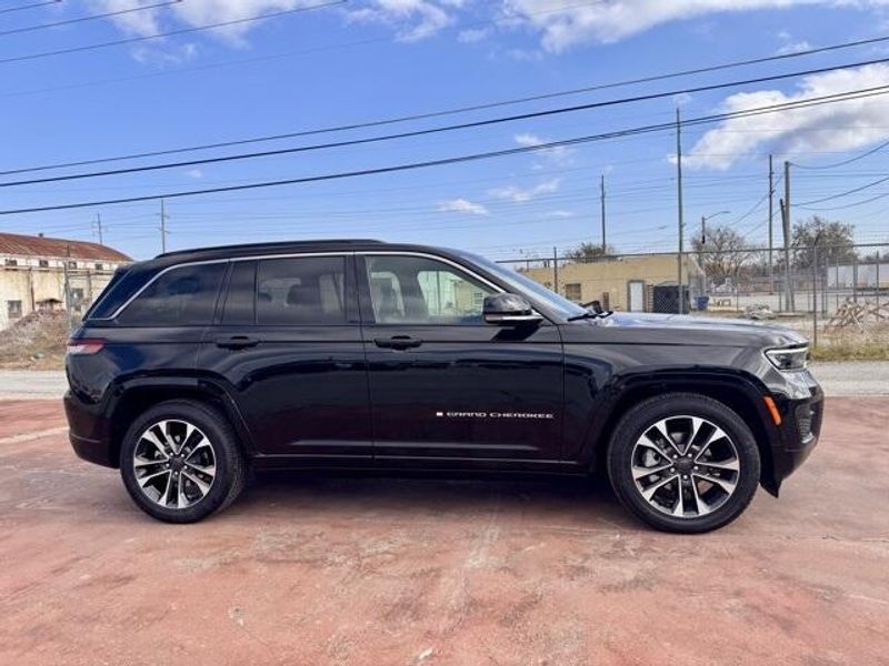 New 2025 Jeep Grand Cherokee Overland 4x4Image 4