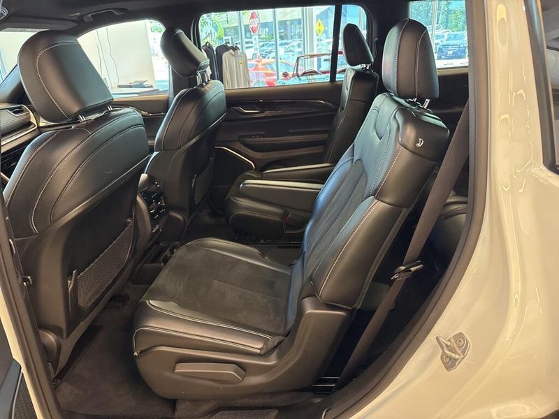 2022 Jeep Grand Cherokee L Altitude
