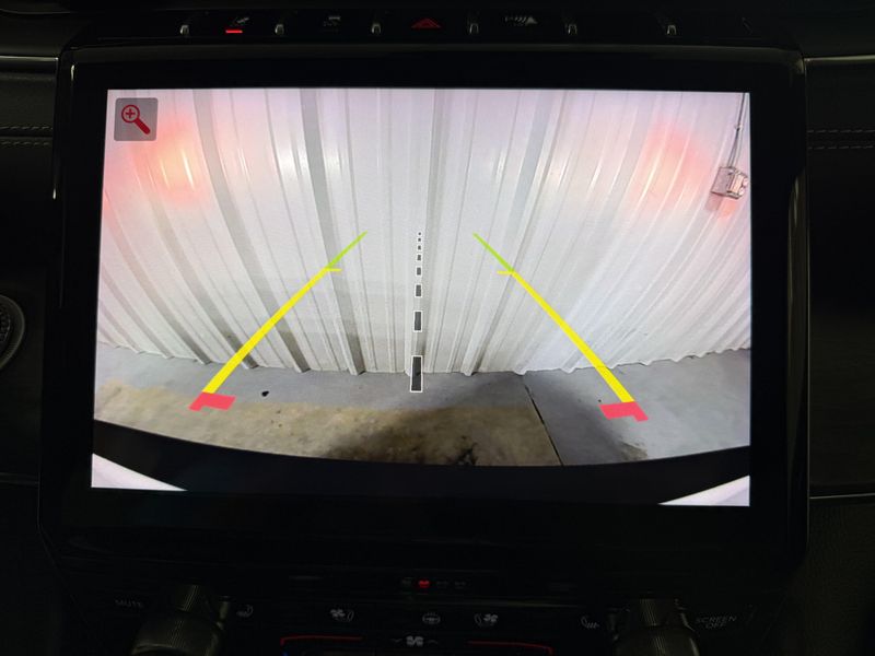 Used 2023 Jeep Grand Cherokee L OverlandImage 12