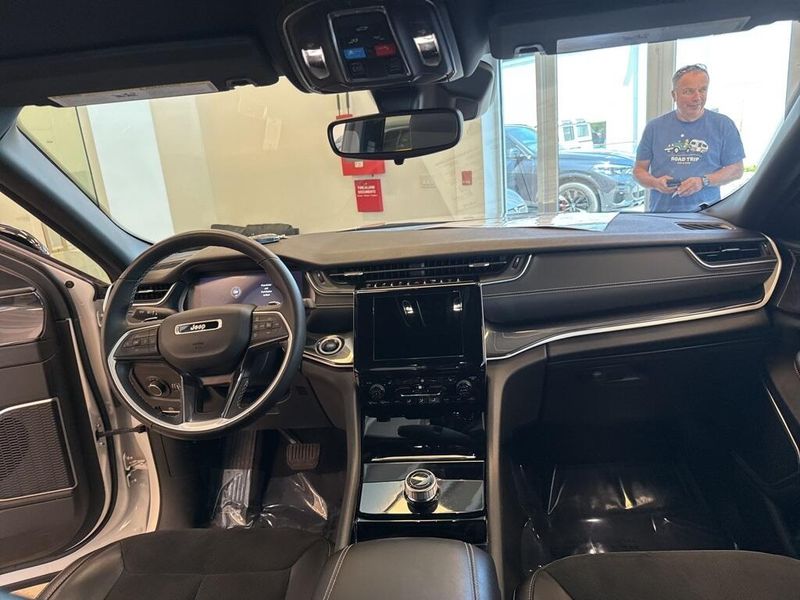 2022 Jeep Grand Cherokee L Altitude