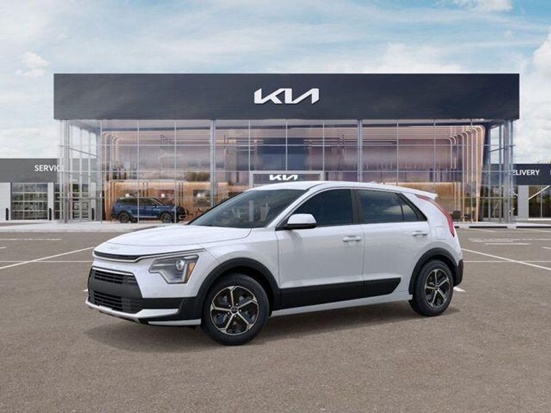 New 2026 Kia Niro LXImage 4