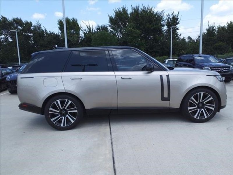 2023 Land Rover Range Rover SEImage 14