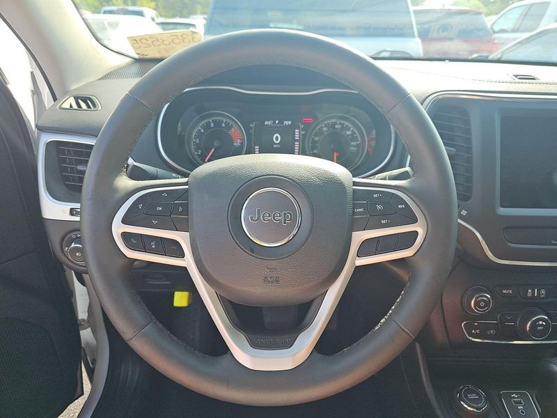 2022 Jeep Cherokee Latitude photo 3