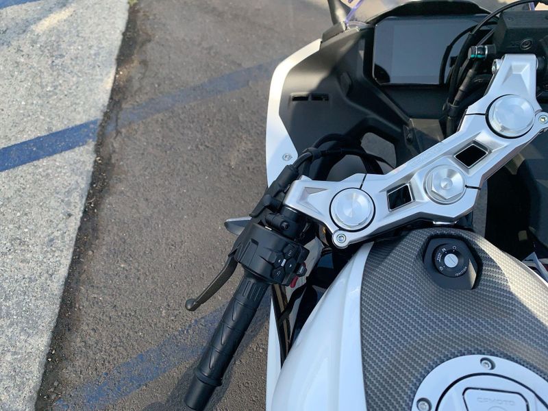 New 2025 CFMOTO 300SS Image 20