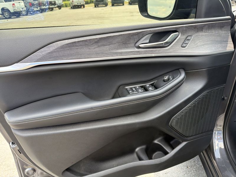 Used 2024 Jeep Grand Cherokee L LimitedImage 26