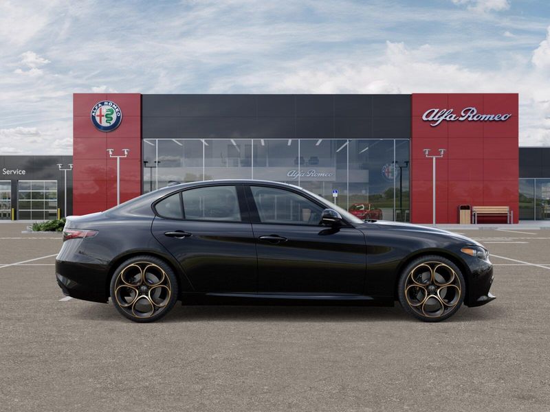 New 2025 Alfa Romeo Giulia Intensa RwdImage 38