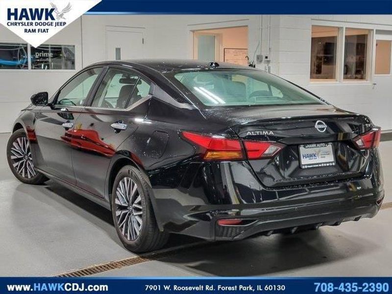 2024 Nissan Altima 2.5 SV photo 3