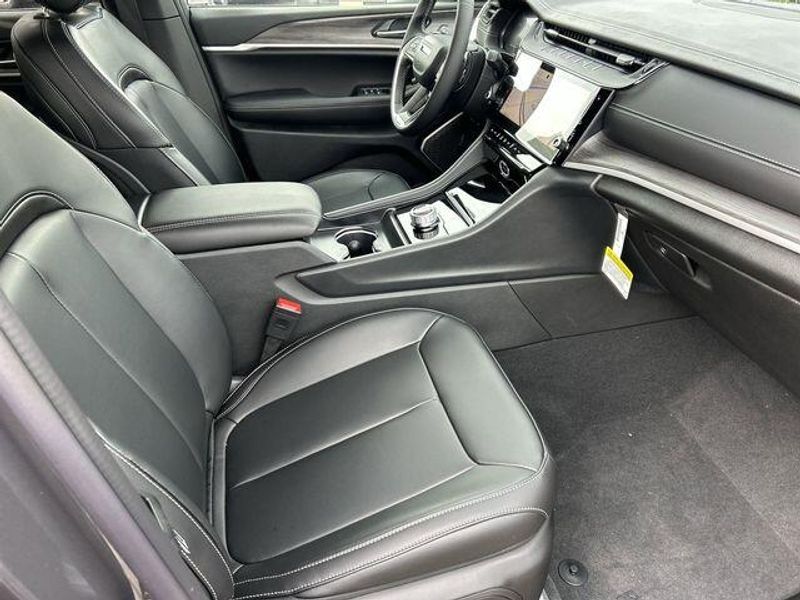 New 2026 Jeep Grand Cherokee Limited 4x2Image 12