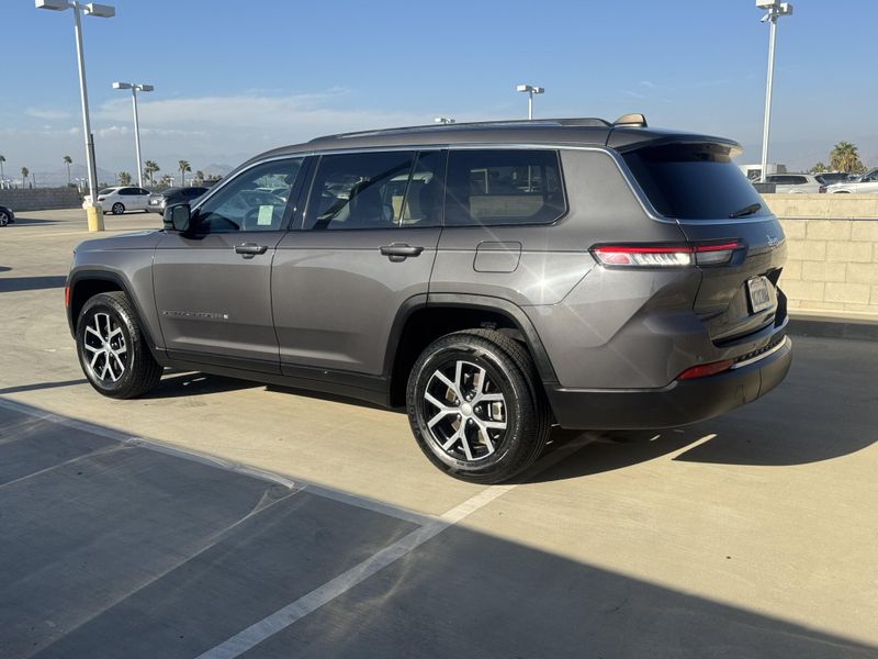 Used 2024 Jeep Grand Cherokee L LimitedImage 7