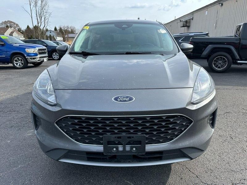 2021 Ford Escape SEImage 11