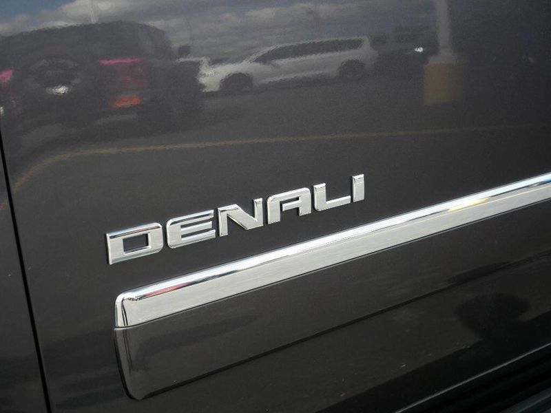 2010 GMC Yukon DenaliImage 9