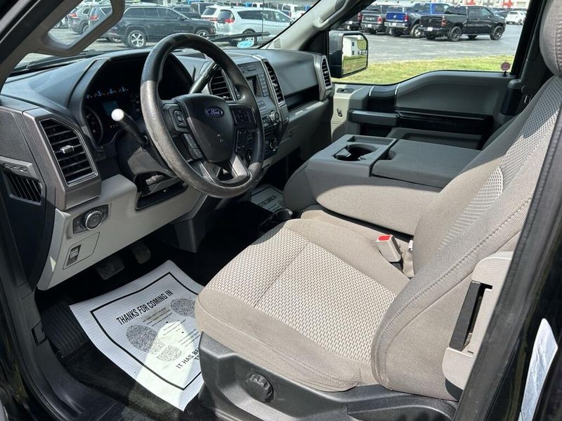 2017 Ford F-150 XLT photo 9