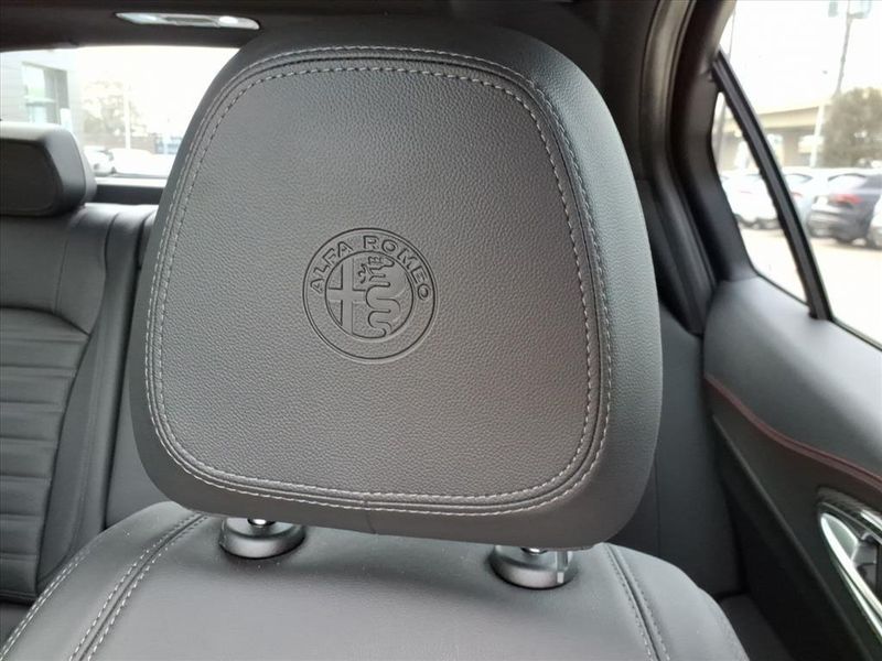 Used 2023 Alfa Romeo Giulia EstremaImage 14