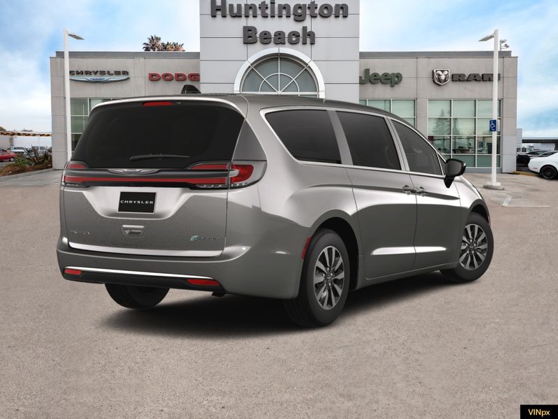 2024 Chrysler Pacifica Hybrid SelectImage 7