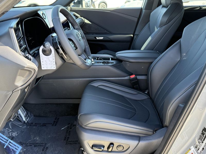 New 2026 Lexus TX 500h F SPORT Performance PremiumImage 19